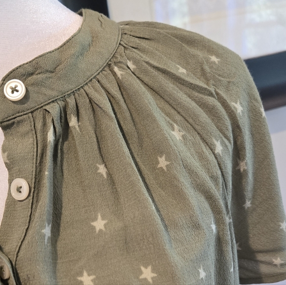 Sage Star Print Women's short sleeve button up Top - Picture 6 of 8